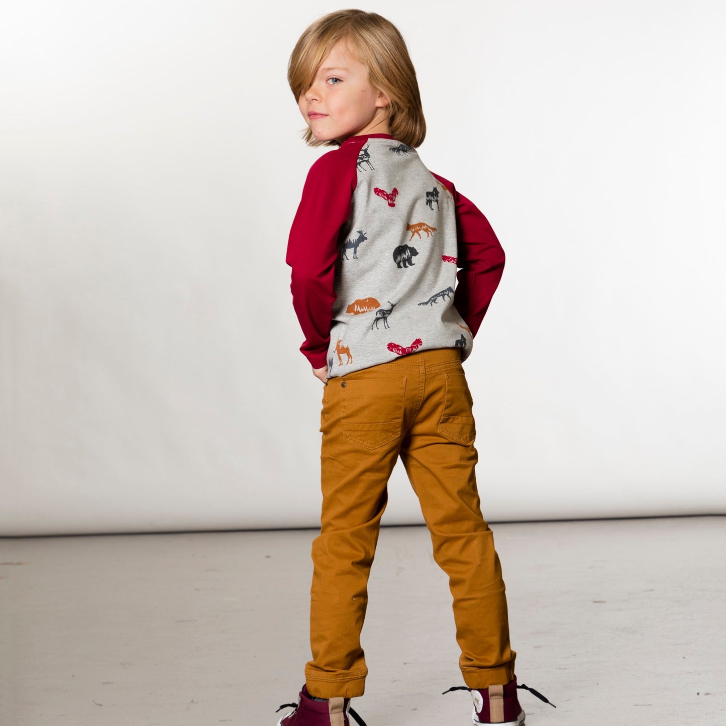 Organic Cotton Raglan Top With Animals Shadows Print