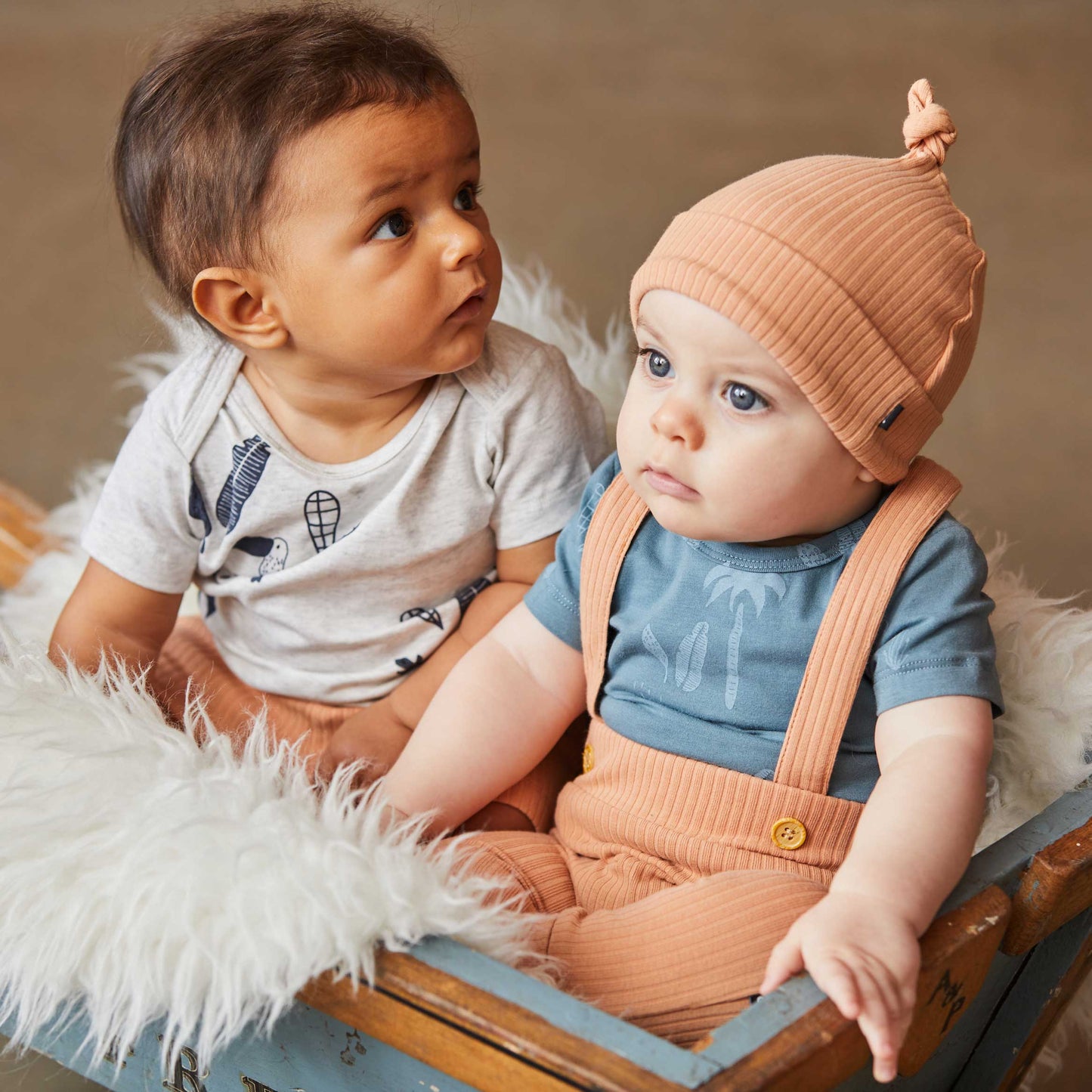 Organic Cotton Bodysuit and Evolutive Pant with Straps Set Caramel